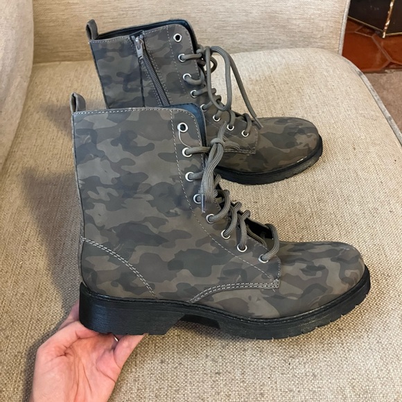 Women’s camo combat moto boots - Picture 2 of 4